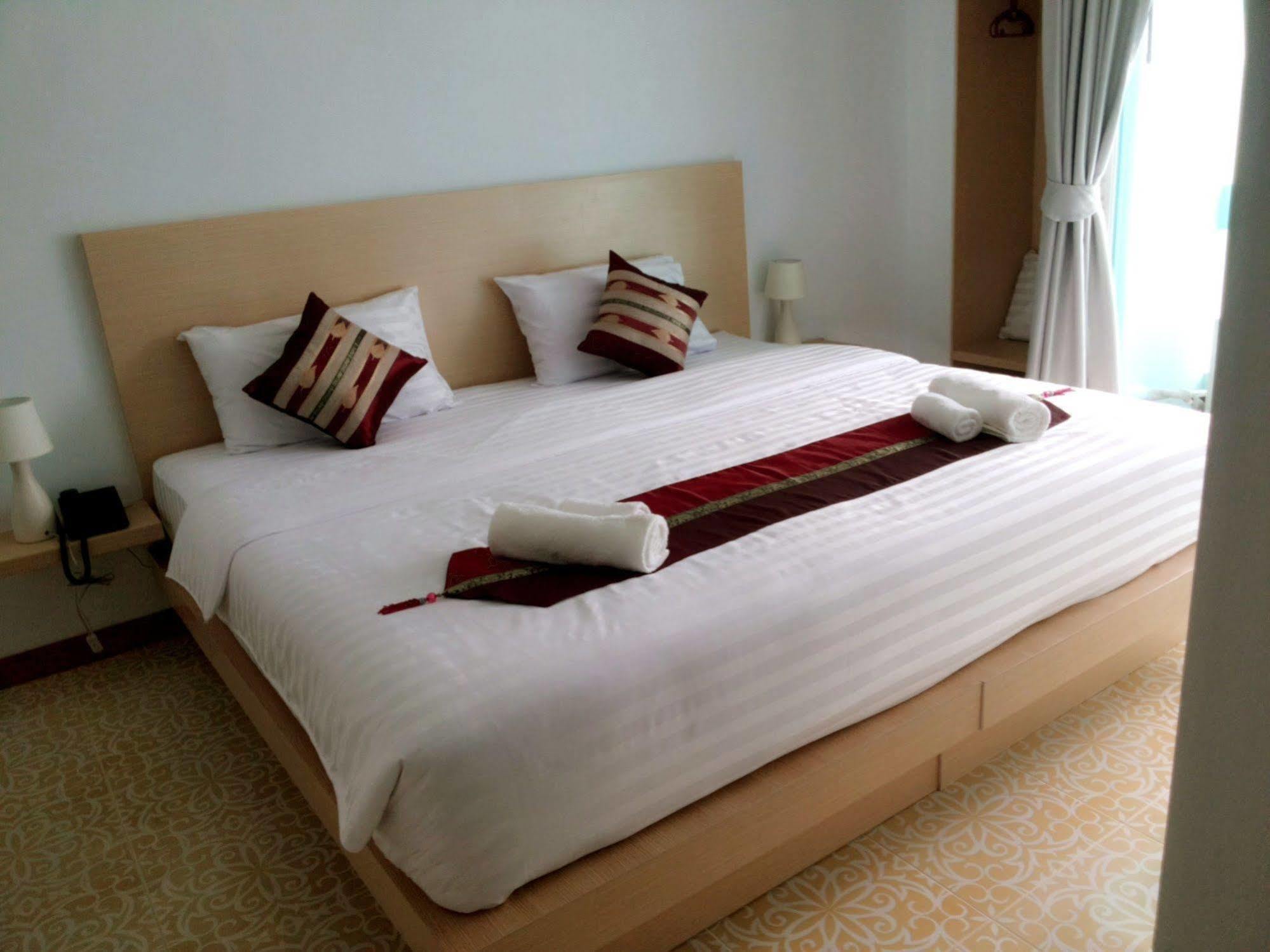 The Duck Otel Phuket Dış mekan fotoğraf