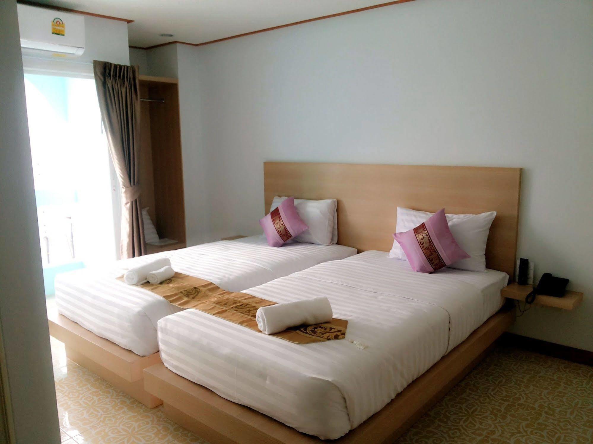 The Duck Otel Phuket Dış mekan fotoğraf