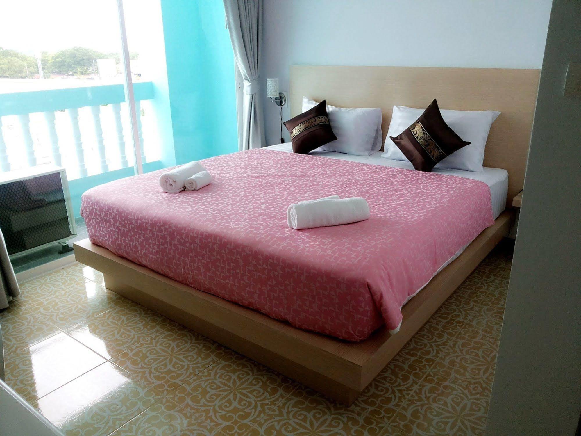 The Duck Otel Phuket Dış mekan fotoğraf