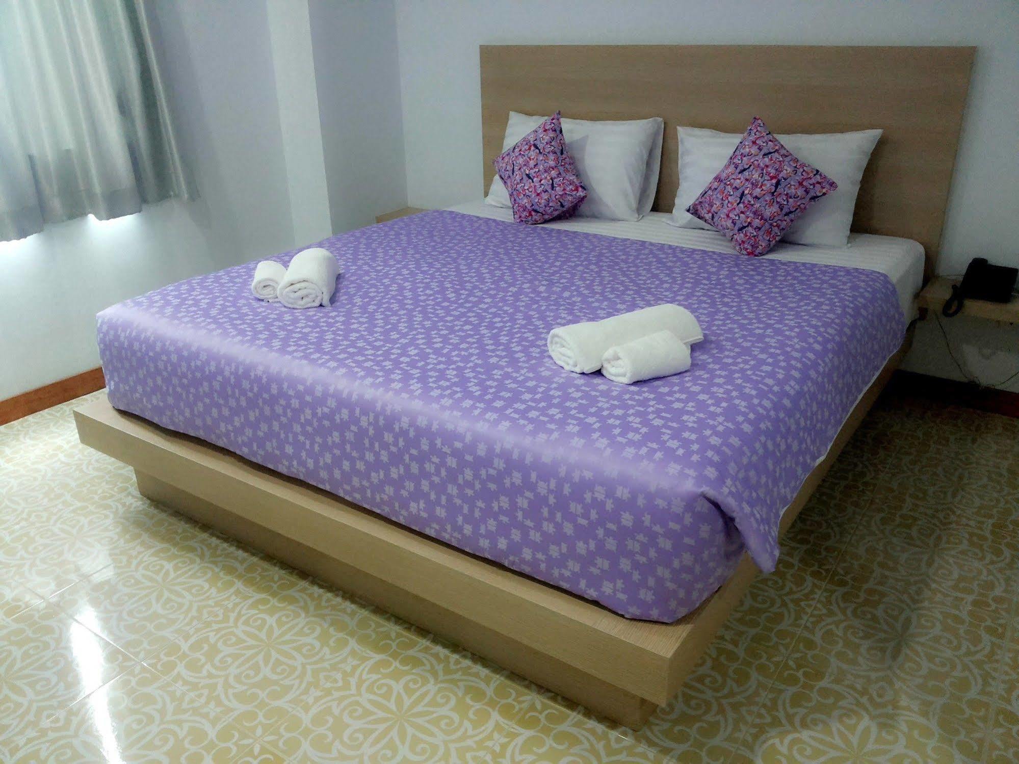 The Duck Otel Phuket Dış mekan fotoğraf