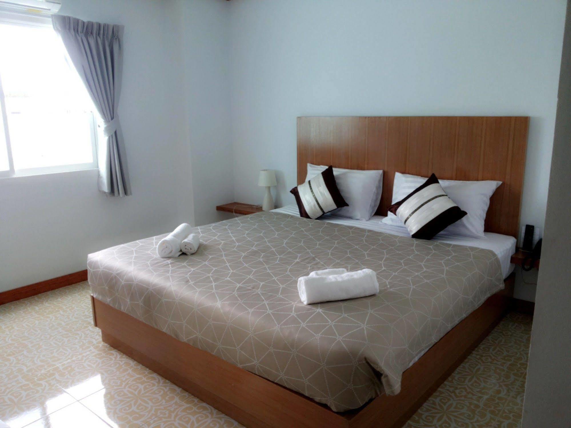 The Duck Otel Phuket Dış mekan fotoğraf